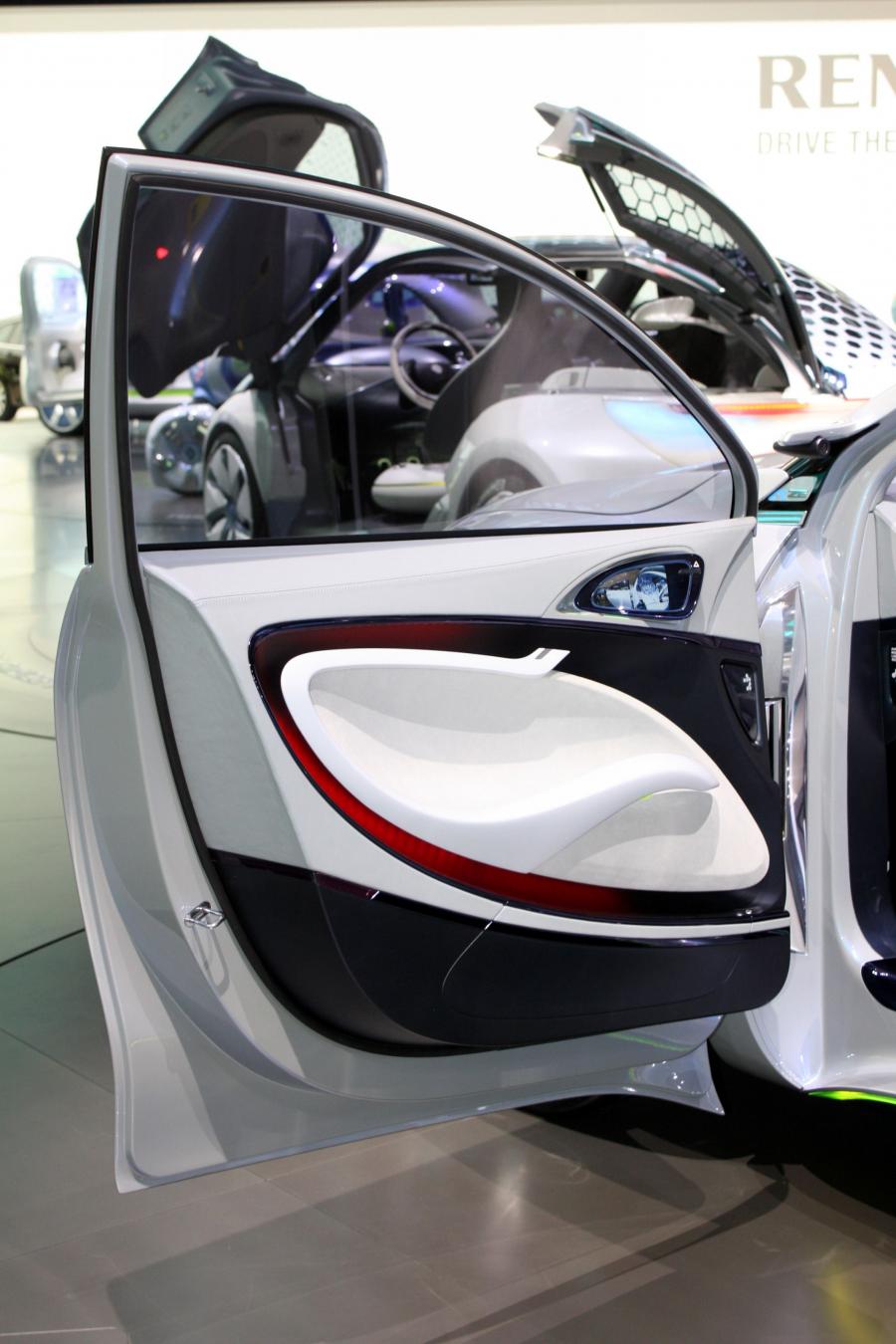  Renault Fluence Z.E. Concept 2009 года  (фото 15 из 103)